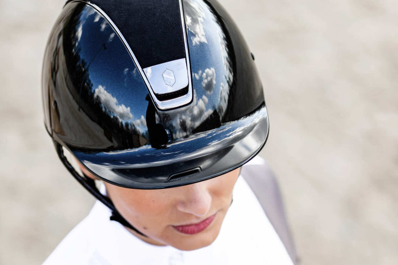 eleganter Samshield-Hochglanzhelm